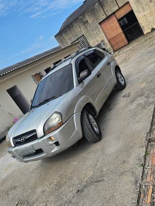 HYUNDAI TUCSON 2.0 GL 2WD 16V GASOLINA 4P MANUAL HYUNDAI TUCSON 2.0 GL 2WD 16V GASOLINA 4P MANUAL